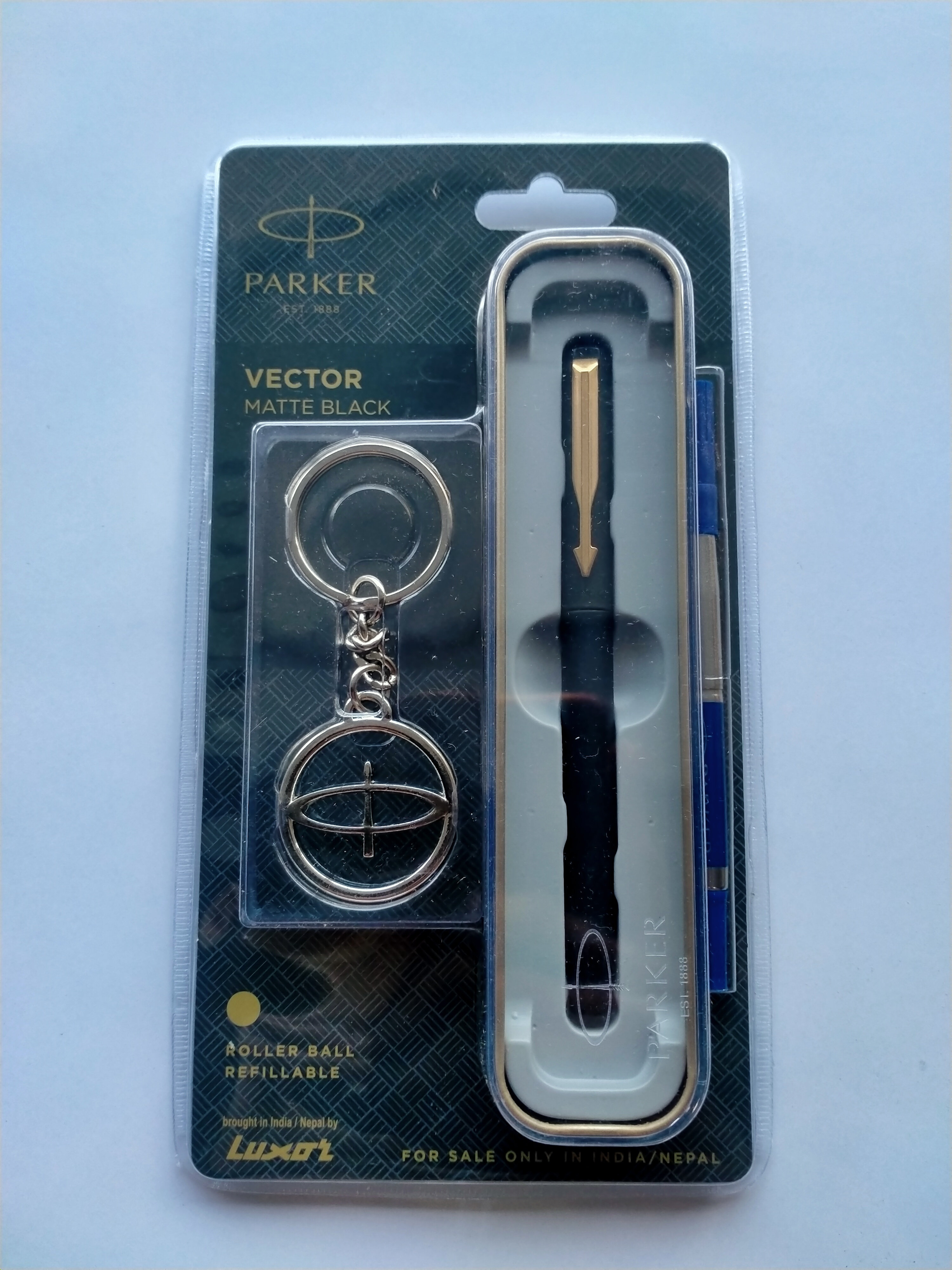 Parker Vector Matte Black Fountain Pen with Gold Clip and Keychain